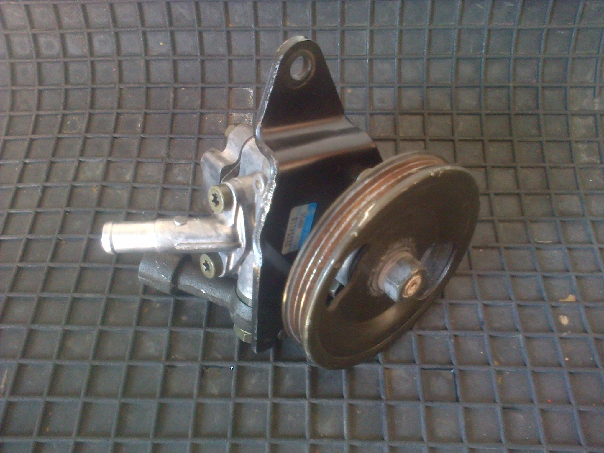 Power steering pump- R650